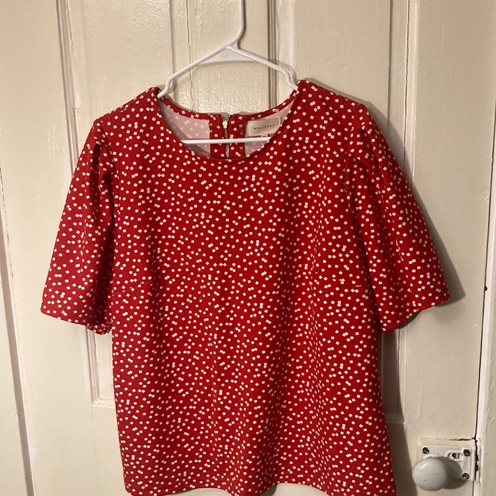 XL Red & White Patterned Top